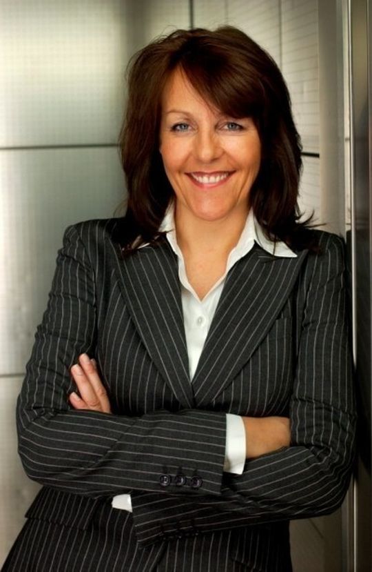 Mit Petra Jenner übernimmt ab Februar 2009 eine erfahrene IT-Managerin die Geschäftsführung von Microsoft Österreich. Mit Petra Jenner übernimmt ab Februar 2009 eine erfahrene IT-Managerin die Geschäftsführung von Microsoft Österreich.