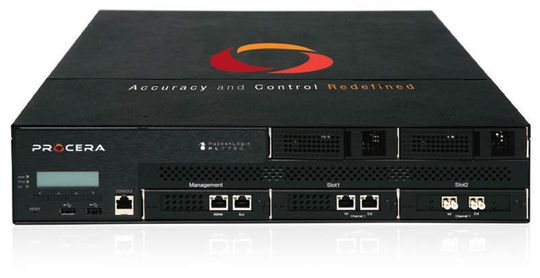 Mithilfe der Midrange-Appliance Packetlogic 7720 können Unternehmen den Web- und WAN-Traffic überwachen, analysieren und filtern. Mithilfe der Midrange-Appliance Packetlogic 7720 können Unternehmen den Web- und WAN-Traffic überwachen, analysieren und filtern.