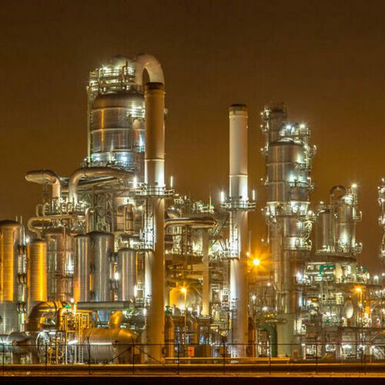 Repsol is transforming all its industrial complexes to decarbonize their processes. Repsol is transforming all its industrial complexes to decarbonize their processes.