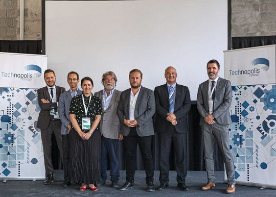 De g. à d. : Gaëtan Cherix (directeur de la Haute Ecole d’Ingénierie du Valais), Manuele Margni (professeur à la HES-SO Valais), Isabelle Mercier (coordinatrice de l’événement), Igor Ustinov (directeur d’UHCS Construction SA), Samuel Vuadens (président du GIM-CH), Alain Chapuis (secrétaire général du GIM-CH), et David Crettenand (directeur de RedElec Technologie SA). De g. à d. : Gaëtan Cherix (directeur de la Haute Ecole d’Ingénierie du Valais), Manuele Margni (professeur à la HES-SO Valais), Isabelle Mercier (coordinatrice de l’événement), Igor Ustinov (directeur d’UHCS Construction SA), Samuel Vuadens (président du GIM-CH), Alain Chapuis (secrétaire général du GIM-CH), et David Crettenand (directeur de RedElec Technologie SA).