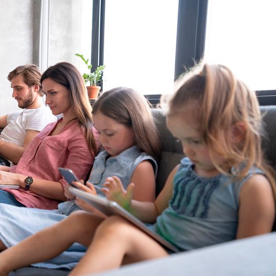 Ein schnelles Internet braucht jeder. Mit der Aktion von Aetka und Vodafone können Partner beim Abschluss eines Festnetzvertrags ihren Endkunden eine Zugabe anbieten. Ein schnelles Internet braucht jeder. Mit der Aktion von Aetka und Vodafone können Partner beim Abschluss eines Festnetzvertrags ihren Endkunden eine Zugabe anbieten.
