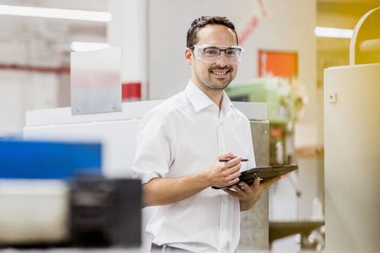 Der Einsatz der Mobile-X-Lösung bei der Infra Serv Wiesbaden Technik ist ein wesentlicher Baustein für die schrittweise Digitalisierung der Leistungsangebote des Wiesbadener Industrieservice-Spezialisten. Der Einsatz der Mobile-X-Lösung bei der Infra Serv Wiesbaden Technik ist ein wesentlicher Baustein für die schrittweise Digitalisierung der Leistungsangebote des Wiesbadener Industrieservice-Spezialisten.