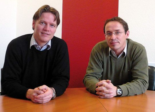 Teilen sich Geschäftsführung und Anteile der seit 2. Januar 2009 selbständigen Gebrauchtmaschinen-Plattform Surplex GmbH: Michael Werker (l.) und Uli Stalter. Bild: Surplex Teilen sich Geschäftsführung und Anteile der seit 2. Januar 2009 selbständigen Gebrauchtmaschinen-Plattform Surplex GmbH: Michael Werker (l.) und Uli Stalter. Bild: Surplex