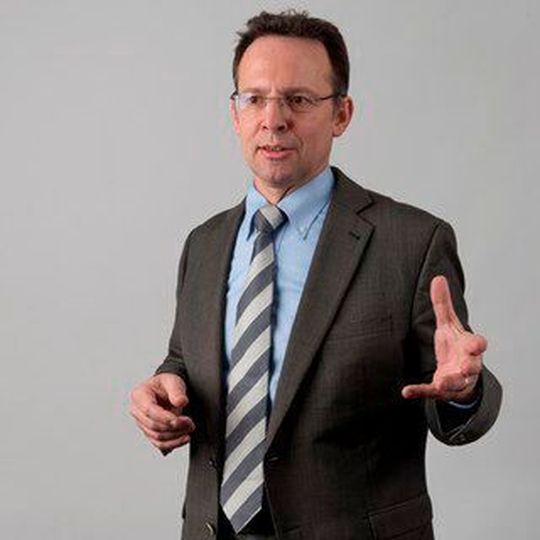Prof. Dr.-Ing. habil. Leon Urbas Professur für Prozessleittechnik und Arbeitsgruppe Systemverfahrenstechnik, TU Dresden Prof. Dr.-Ing. habil. Leon Urbas Professur für Prozessleittechnik und Arbeitsgruppe Systemverfahrenstechnik, TU Dresden