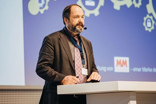 Auch für die Arbeitssicherheit spielt Safety eine Rolle: Diesen Aspekt rief Viktorijo Malisa von der AUVA Allgemeine Unfallversicherungsanstalt den Teilnehmern in seinem Vortrag „Arbeitssicherheit in der Smart Factory“ ins Gedächtnis.