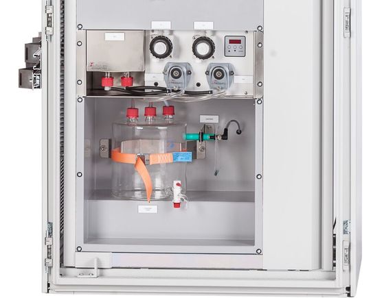 Das Rosemount XE10 Kontinuierliche Emissionsüberwachungssystem (CEMS) unterstützt Betreiber industrieller Anlagen bei der Einhaltung von Meldepflichten für Emissionen aus stationären Quellen im Rahmen der Erfüllung von Umweltvorschriften. Das Rosemount XE10 Kontinuierliche Emissionsüberwachungssystem (CEMS) unterstützt Betreiber industrieller Anlagen bei der Einhaltung von Meldepflichten für Emissionen aus stationären Quellen im Rahmen der Erfüllung von Umweltvorschriften.