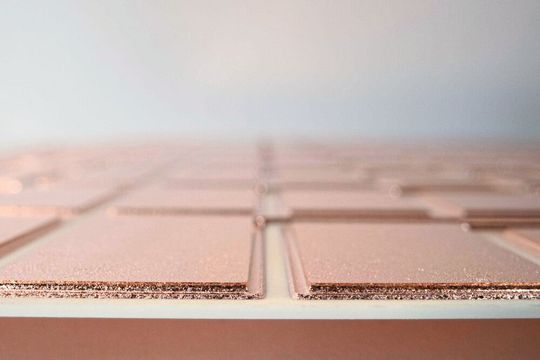 Keramiksubstrat: Die neu entwickelte DCB-Serie soll den thermomechanischen Belastungen deutlich länger standhalten. Keramiksubstrat: Die neu entwickelte DCB-Serie soll den thermomechanischen Belastungen deutlich länger standhalten.