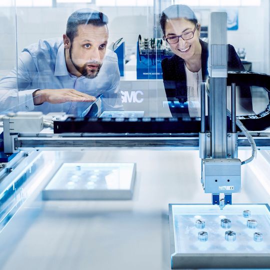Elektrische Antriebe eigenen sich insbesondere für Anwendungen mit Mehrfachpositionierung. Elektrische Antriebe eigenen sich insbesondere für Anwendungen mit Mehrfachpositionierung.