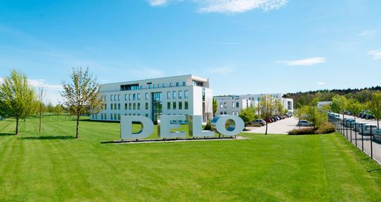 Delo hat mit einer Software von AEB den Versandprozess für seine Klebstoffe jetzt durchgängig digitalisiert. Sie spart viel Zeit und hilft sogar bei der Gefahrgutabwicklung, heißt es. Delo hat mit einer Software von AEB den Versandprozess für seine Klebstoffe jetzt durchgängig digitalisiert. Sie spart viel Zeit und hilft sogar bei der Gefahrgutabwicklung, heißt es.