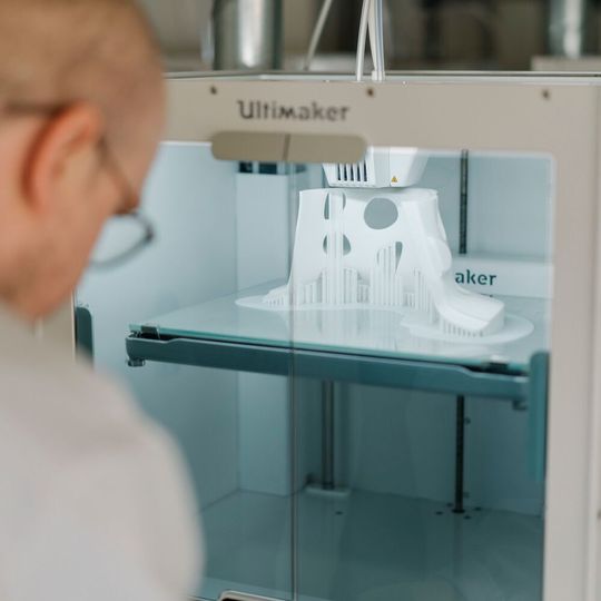 Hersteller 3D-gedruckter Implantate, Zulieferer sowie Additive-Manufacturing-Systemanbieter müssen hohe Anforderungen an Sicherheit und Qualität erfüllen. Hersteller 3D-gedruckter Implantate, Zulieferer sowie Additive-Manufacturing-Systemanbieter müssen hohe Anforderungen an Sicherheit und Qualität erfüllen.
