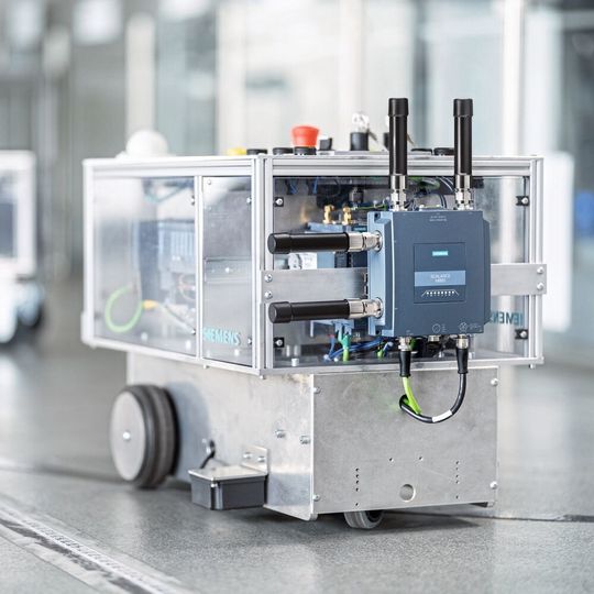 Mit dem Scalance MUM856-1 ist ab sofort der erste industrielle 5G-Router von Siemens verfügbar. Mit dem Scalance MUM856-1 ist ab sofort der erste industrielle 5G-Router von Siemens verfügbar.