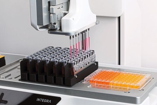 Der Pipettierroboter von integra erleichtert die HLA-Typisierung in Diagnostiklaboren. Der Pipettierroboter von integra erleichtert die HLA-Typisierung in Diagnostiklaboren.