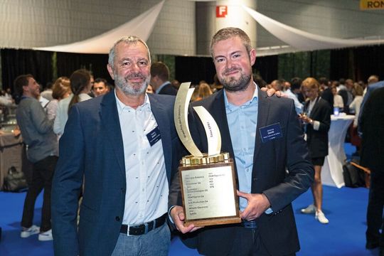 Le Grand Prix des Exposants 2021 a été remporté par la société STS. Ici Frédéric Saulcy (à gauche), CEO, et Jérémie David, responsable R&D. Le Grand Prix des Exposants 2021 a été remporté par la société STS. Ici Frédéric Saulcy (à gauche), CEO, et Jérémie David, responsable R&D.