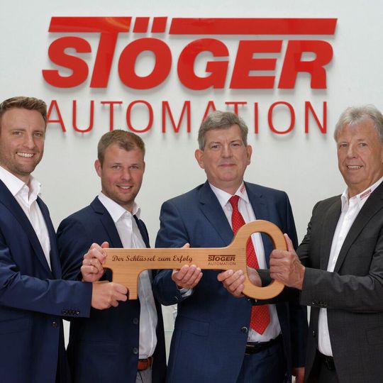 vlnr: Stefan Stöger (Geschäftsführer), Martin Stöger (Prokurist), Hanns Peter Spaniol (Geschäftsführer), Lorenz Stöger (Firmengründer) vlnr: Stefan Stöger (Geschäftsführer), Martin Stöger (Prokurist), Hanns Peter Spaniol (Geschäftsführer), Lorenz Stöger (Firmengründer)