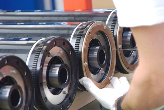 Die Alme AG ist international als Zulieferer für die Maschinenbau- und Automobilbranche tätig, meist in Form kundenindividueller Lösungen oder in Kleinserie. Demnächst sollen auch die Betriebsdaten digital an das neue ERP-System übermittelt werden. Bild: Alme AG Die Alme AG ist international als Zulieferer für die Maschinenbau- und Automobilbranche tätig, meist in Form kundenindividueller Lösungen oder in Kleinserie. Demnächst sollen auch die Betriebsdaten digital an das neue ERP-System übermittelt werden. Bild: Alme AG