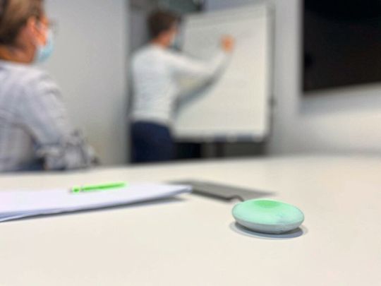 Mit Sensoren von Sensirion lässt sich der CO2-Gehalt in Raumluft überwachen. Mit Sensoren von Sensirion lässt sich der CO2-Gehalt in Raumluft überwachen.