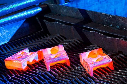 Kleiner Blick in die Rasche-Umformtechnik-Produktion in Plettenberg. Das Unternehmen wurde jetzt von der Mutares SE & Co. KgaA übernommen, wie die dgap meldet. Es handelt sich dabei um eine sogenannte Add-on-Investition. Kleiner Blick in die Rasche-Umformtechnik-Produktion in Plettenberg. Das Unternehmen wurde jetzt von der Mutares SE & Co. KgaA übernommen, wie die dgap meldet. Es handelt sich dabei um eine sogenannte Add-on-Investition.