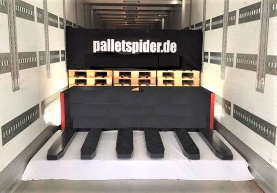 Schneller aufgegabelt! Hier blickt man auf die sechs Gabeln des Palettenadapters Palletspider. Was das System kann, das Sven Kastner von der Spedition Friedrich Kastner ersonnen und verwirklicht hat, erfahren Sie im nebenstehenden Beitrag. Schneller aufgegabelt! Hier blickt man auf die sechs Gabeln des Palettenadapters Palletspider. Was das System kann, das Sven Kastner von der Spedition Friedrich Kastner ersonnen und verwirklicht hat, erfahren Sie im nebenstehenden Beitrag.