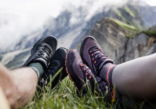 Beruhigt zu Fuß! Covestro und Vaude haben eine Zwischensohle für den Wanderschuh Lavik Eco entwickelt. Sie besteht aus teilweise biobasierten und gentechnikfrei hergestellten TPU-Schäumen, der Produktreihe Desmopan EC 33000 von Covestro. Beruhigt zu Fuß! Covestro und Vaude haben eine Zwischensohle für den Wanderschuh Lavik Eco entwickelt. Sie besteht aus teilweise biobasierten und gentechnikfrei hergestellten TPU-Schäumen, der Produktreihe Desmopan EC 33000 von Covestro.