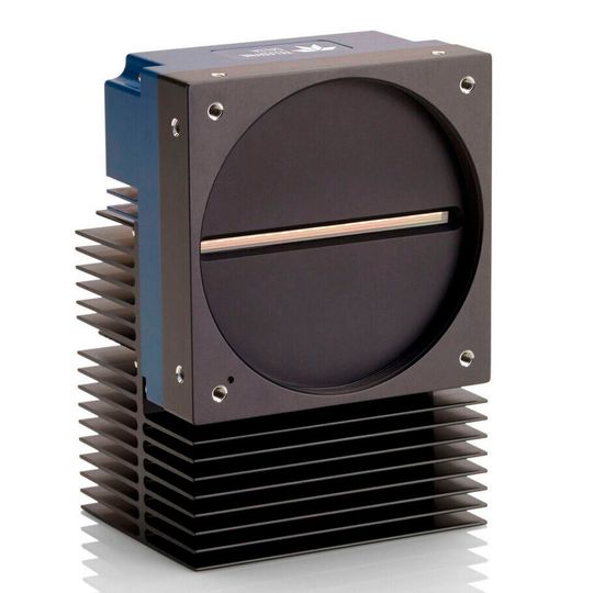 Die Linea HS 16k Multifield-TDI-Kamera mit CMOS-Bildsensor verbessert die Inspektionsgeschwindigkeit und Bildqualität. Die Linea HS 16k Multifield-TDI-Kamera mit CMOS-Bildsensor verbessert die Inspektionsgeschwindigkeit und Bildqualität.