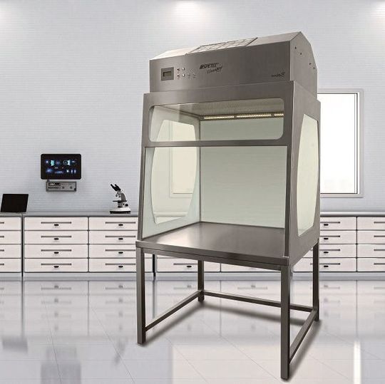 Sämtliche Gehäuseteile des Cleanboy Medical sind aus Edelstahl gefertigt. Ecken und Kanten sind gerundet, sodass die Geräteflächen leicht gereinigt werden können. Sämtliche Gehäuseteile des Cleanboy Medical sind aus Edelstahl gefertigt. Ecken und Kanten sind gerundet, sodass die Geräteflächen leicht gereinigt werden können.