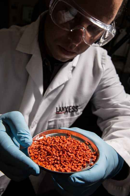 Mit ihrer strategischen Kooperation wollen BP und Lanxess die Wertschöpfungskette für Kunststoffe nachhaltiger gestalten. Mit ihrer strategischen Kooperation wollen BP und Lanxess die Wertschöpfungskette für Kunststoffe nachhaltiger gestalten.