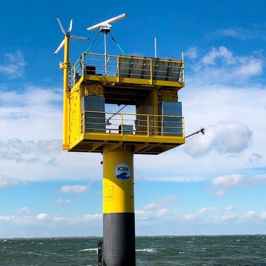 ICBM Messpfahl: Sensoren erfassen Messwerte in der Nordsee und ein neuer KI-Algorithmus soll so frühzeitig Gefahren erkennen. ICBM Messpfahl: Sensoren erfassen Messwerte in der Nordsee und ein neuer KI-Algorithmus soll so frühzeitig Gefahren erkennen.