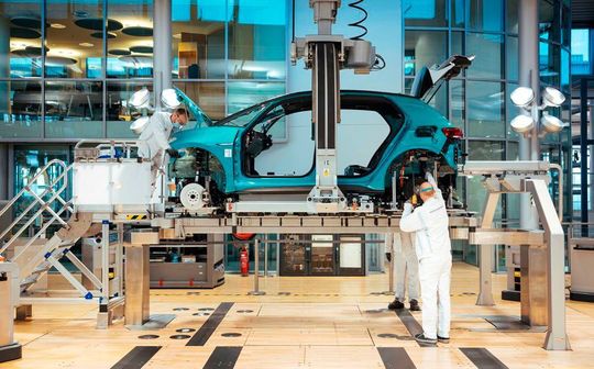 Für mittelständische Automobilzulieferer spitzt sich die Lage ernsthaft zu. Vier Verbände schlagen Alarm und machen sich in diesem Brandbrief Luft. Sie machen aber auch Vorschläge, wie die Lage entschärft werden könnte. Für mittelständische Automobilzulieferer spitzt sich die Lage ernsthaft zu. Vier Verbände schlagen Alarm und machen sich in diesem Brandbrief Luft. Sie machen aber auch Vorschläge, wie die Lage entschärft werden könnte.