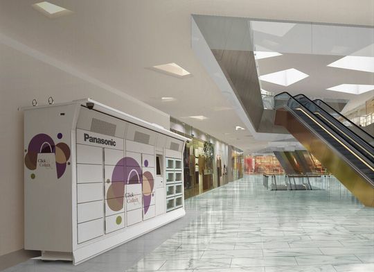 Linkst steht er! Der Smartlocker von Panasonic. Mit ihm werde der Warenversand demnächst auch in Europa rund um die Uhr und einfach machbar. In anderen Teilen der Welt werde er bereits sehr geschätzt – nicht nur von den Kunden, auch von den Betreibern. Linkst steht er! Der Smartlocker von Panasonic. Mit ihm werde der Warenversand demnächst auch in Europa rund um die Uhr und einfach machbar. In anderen Teilen der Welt werde er bereits sehr geschätzt – nicht nur von den Kunden, auch von den Betreibern.