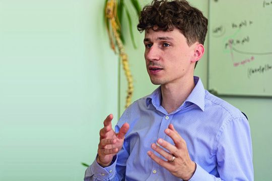 Abb. 1: Künstliche Intelligenz (KI) kann dabei helfen, Hauttumore zu diagnostizieren, sagt Christoph Becker, Leiter des Projektes „Intelligente Diagnostik“ am FZI Forschungszentrum Informatik. Abb. 1: Künstliche Intelligenz (KI) kann dabei helfen, Hauttumore zu diagnostizieren, sagt Christoph Becker, Leiter des Projektes „Intelligente Diagnostik“ am FZI Forschungszentrum Informatik.