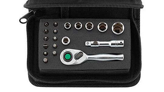 Das Softcase aus strapazierfähigem Gewebe ist nur 10 x 15 Zentimeter groß.