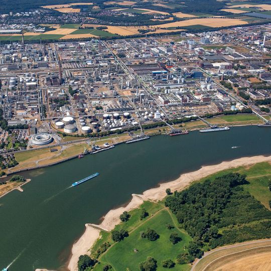 Ineos betreibt am Standort Köln eine Reihe von Produktionsanlagen zur Herstellung von Basischemikalien. Ineos betreibt am Standort Köln eine Reihe von Produktionsanlagen zur Herstellung von Basischemikalien.
