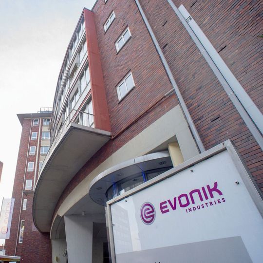 Am Standort Darmstadt stellt Evonik organische Dispersionen für Heißsiegelanwendungen her. Am Standort Darmstadt stellt Evonik organische Dispersionen für Heißsiegelanwendungen her.