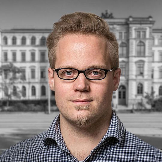 Prof. Dr. Johannes Teichert erforscht Katalysatoren auf Kupfer-Basis. Prof. Dr. Johannes Teichert erforscht Katalysatoren auf Kupfer-Basis.