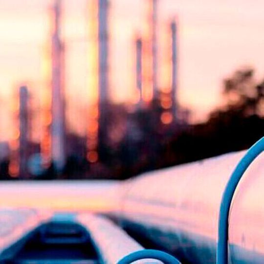 Linde's new plant has started supplying high-purity hydrogen to the Phillips 66 Sweeny Refinery in Old Ocean, Texas, under a long-term supply agreement. Linde's new plant has started supplying high-purity hydrogen to the Phillips 66 Sweeny Refinery in Old Ocean, Texas, under a long-term supply agreement.