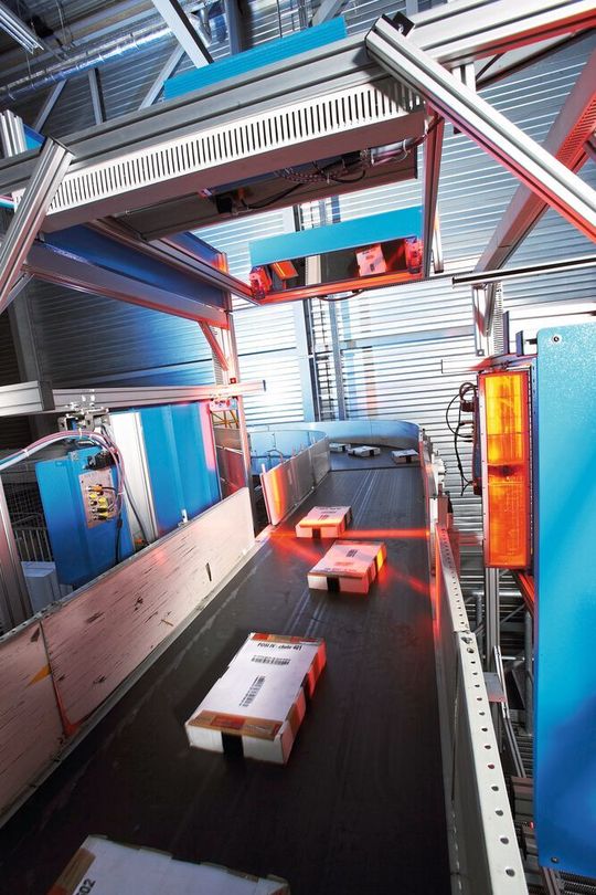 Deep-Learning-Kameras in der Logistikautomation übernehmen neue ungeahnte Funktionen. Deep-Learning-Kameras in der Logistikautomation übernehmen neue ungeahnte Funktionen.