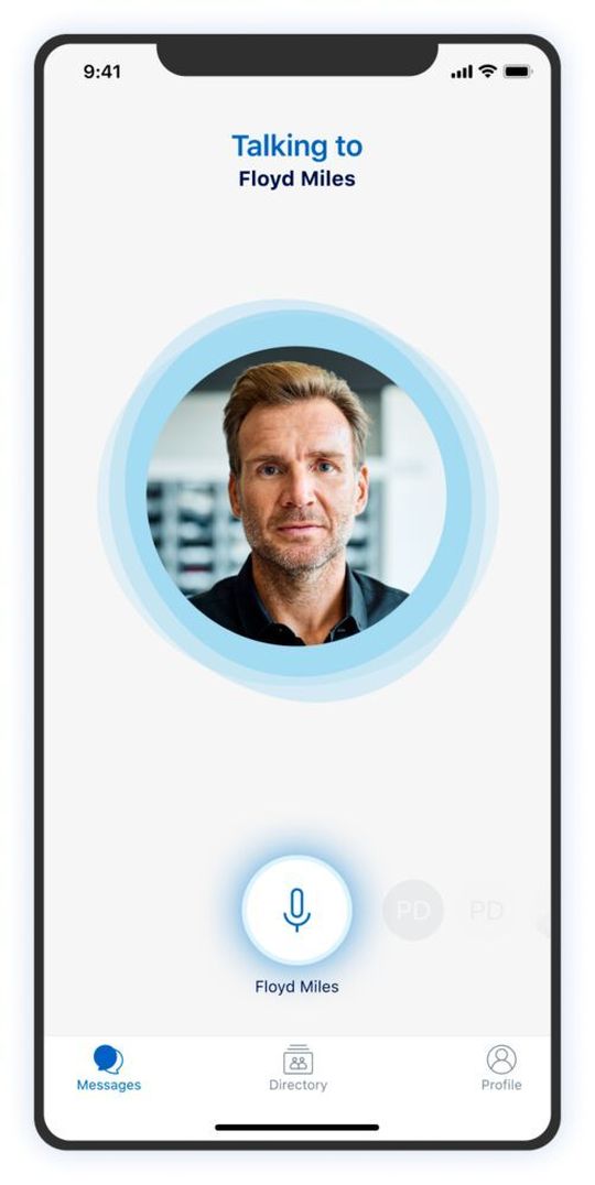 Push-to-Talk-Audio-Recording: Sobald der Anwender den Push-to-Talk-Button betätigt, beginnt die Sprachaufnahme, die dann ins Backend hochgeladen und von dort aus verteilt wird. Push-to-Talk-Audio-Recording: Sobald der Anwender den Push-to-Talk-Button betätigt, beginnt die Sprachaufnahme, die dann ins Backend hochgeladen und von dort aus verteilt wird.