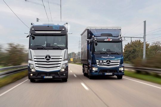 Nun kann umweltschonend losgerollt werden, denn der Daimler-Truck mit Brennstoffzelle ist ab jetzt für den Straßenverkehr zugelassen. Nun kann umweltschonend losgerollt werden, denn der Daimler-Truck mit Brennstoffzelle ist ab jetzt für den Straßenverkehr zugelassen.