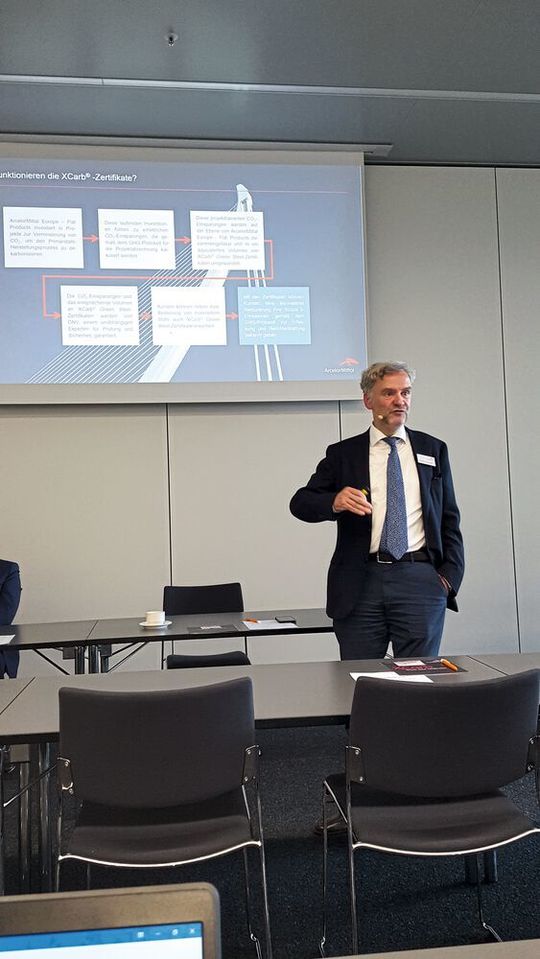„Unter der Dachmarke X Carb werden bei Arcelor Mittal Bestrebungen für niedrige Emissionen vereint“, erklärt Jochen Grünewald, Arcelor Mittal. „Unter der Dachmarke X Carb werden bei Arcelor Mittal Bestrebungen für niedrige Emissionen vereint“, erklärt Jochen Grünewald, Arcelor Mittal.
