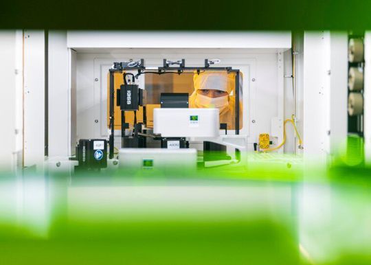 Die Zukunft fest im Blick: Bosch investiert auch in Siliziumkarbid-Leistungshalbleiter. Die Zukunft fest im Blick: Bosch investiert auch in Siliziumkarbid-Leistungshalbleiter.