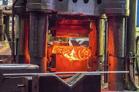 Vor allem energieintensive Branchen leiden unter den Steigenden Gas- und Strompreisen. Jetzt schlagen mehrere Verbände Alarm. Vor allem energieintensive Branchen leiden unter den Steigenden Gas- und Strompreisen. Jetzt schlagen mehrere Verbände Alarm.