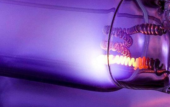 UV-A-Licht kann effektiv im Kampf gegen Schmutz, Viren und Bakterien oder Schadstoffe angewendet werden. Macht man das richtig, wie das Unternehmen Airodoctor mit seinen Luftreinigern, kann man viel erreichen. Hier ein Bisschen Theorie und Praxis. UV-A-Licht kann effektiv im Kampf gegen Schmutz, Viren und Bakterien oder Schadstoffe angewendet werden. Macht man das richtig, wie das Unternehmen Airodoctor mit seinen Luftreinigern, kann man viel erreichen. Hier ein Bisschen Theorie und Praxis.