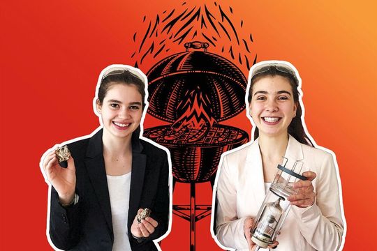 Pauline Fesser (l.) und Helena Dillmann mit ihrem „Kern-Brennstoff“