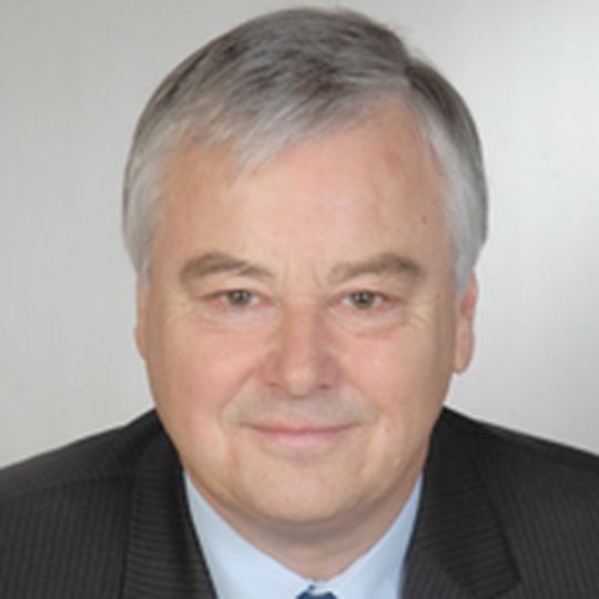 Jürgen Lassek soll existierende Service-Abkommen der GKN erweitern und die Nutzfahrzeug-Aktivitäten der GKN koordinieren. Jürgen Lassek soll existierende Service-Abkommen der GKN erweitern und die Nutzfahrzeug-Aktivitäten der GKN koordinieren.