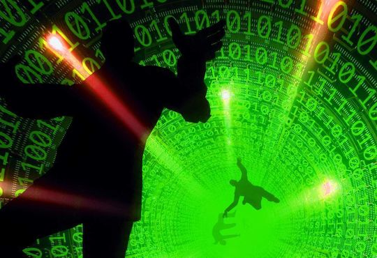 Virtualisierung kann gefährliche Löcher in bestehende Security-Konzepte reißen. Virtualisierung kann gefährliche Löcher in bestehende Security-Konzepte reißen.