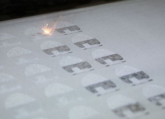 An evenly distributed powder bed is essential for a stable and reliable additive manufacturing process. An evenly distributed powder bed is essential for a stable and reliable additive manufacturing process.