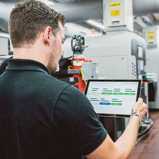 Produktiver und effizienter: Bei der digitalen Transformation profitieren Produktionsunternehmen von der partnerschaftlicher Zusammenarbeit mit Brütsch/Rüegger Tools und den praxiserprobten Softwarelösungen Jellix und Hive Digital Suite. Produktiver und effizienter: Bei der digitalen Transformation profitieren Produktionsunternehmen von der partnerschaftlicher Zusammenarbeit mit Brütsch/Rüegger Tools und den praxiserprobten Softwarelösungen Jellix und Hive Digital Suite.