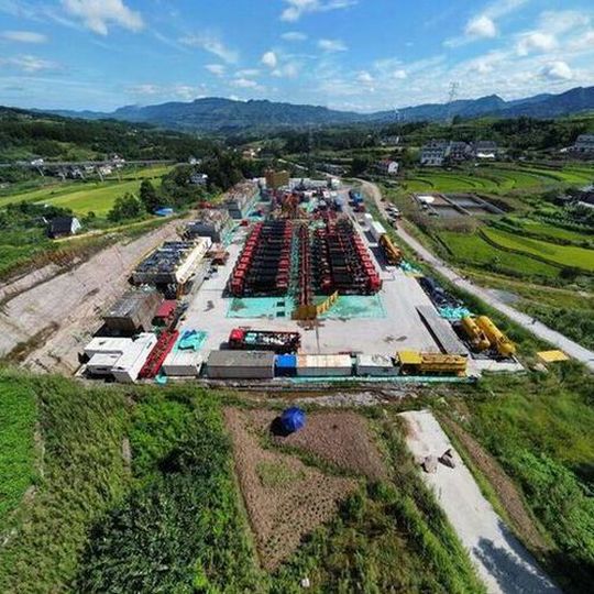 Sinopec's ultradeep prospecting well to produce 400,000 cubic meters of shale gas daily. Sinopec's ultradeep prospecting well to produce 400,000 cubic meters of shale gas daily.