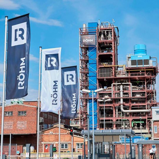 Röhm investiert in den Ausbau einer Produktionsanlage für Plexiglas-Formmassen in Worms. Röhm investiert in den Ausbau einer Produktionsanlage für Plexiglas-Formmassen in Worms.