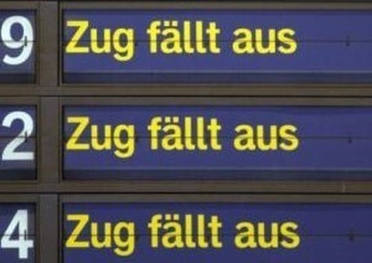 Ein Stromausfall im Rechenzentrum der Bahn sorgt für Zug-Ausfälle und Verspätungen. Ein Stromausfall im Rechenzentrum der Bahn sorgt für Zug-Ausfälle und Verspätungen.